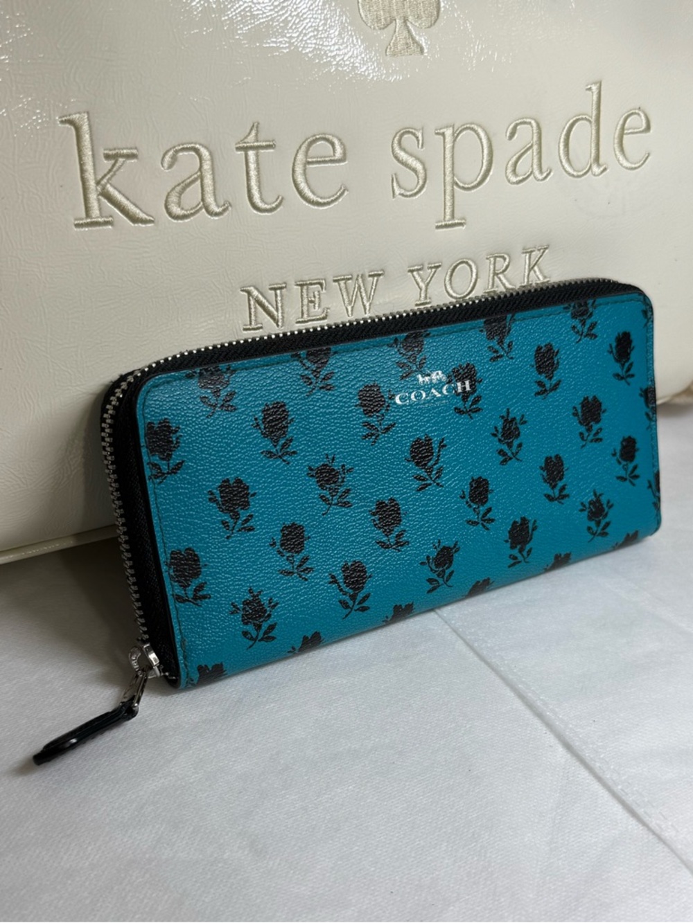 Coach Badlands Beauty and The Beast Zip-Around Wallet with Black Rose Motif EUC - Picture 5 of 12